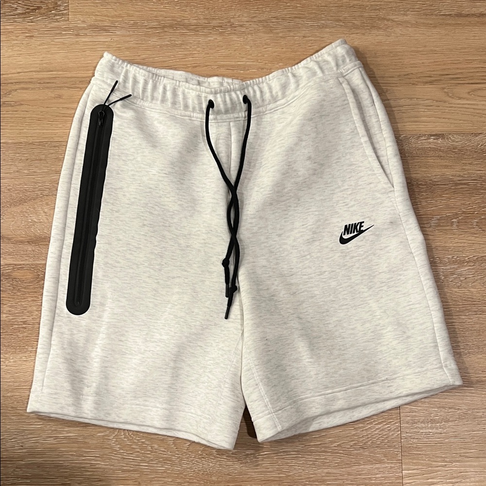 Nike Men's Light Gray Athletic Shorts